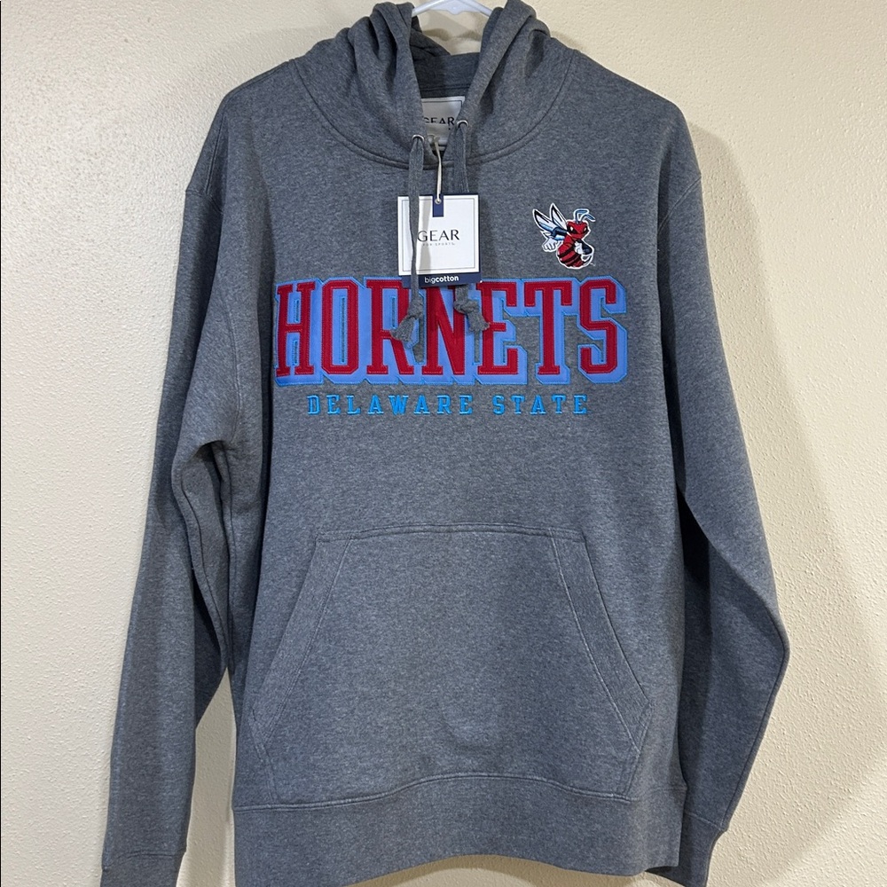 Adorablel Delaware State Hornets, Men’s Medium, NWT Retail $64